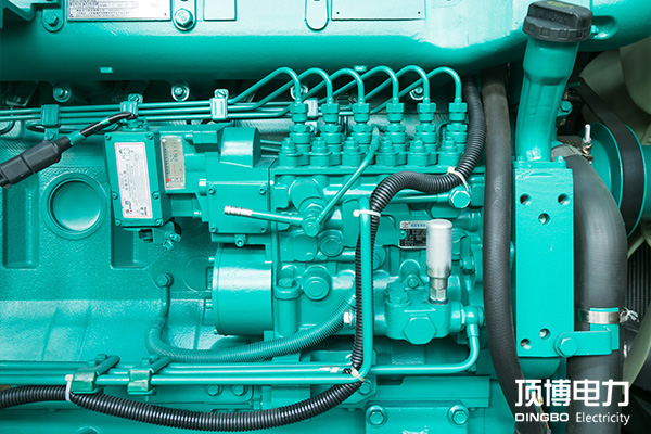 如何進行加速踏板傳感器的故障檢修？