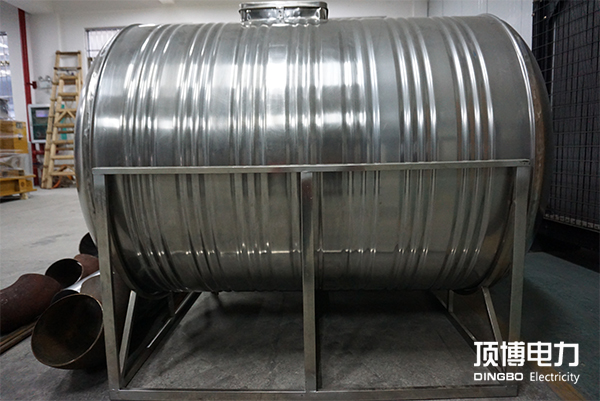 柴油發(fā)電機(jī)組油箱.jpg 柴油發(fā)電機(jī)組油箱